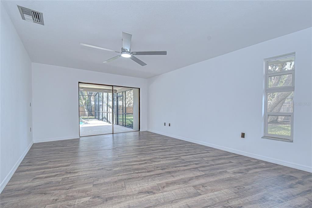 For Sale: $600,000 (4 beds, 3 baths, 2737 Square Feet)