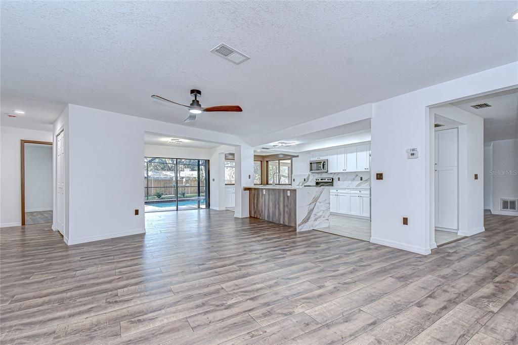 For Sale: $600,000 (4 beds, 3 baths, 2737 Square Feet)