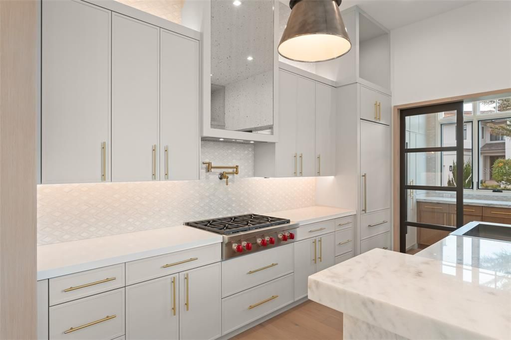 出租: $18,000 (4 贝兹, 4 浴室, 3239 平方英尺)