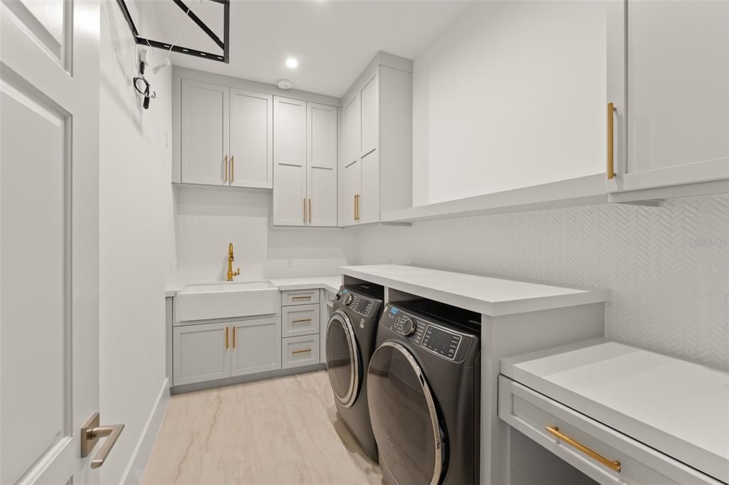 出租: $18,000 (4 贝兹, 4 浴室, 3239 平方英尺)