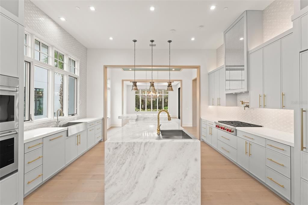 出租: $18,000 (4 贝兹, 4 浴室, 3239 平方英尺)