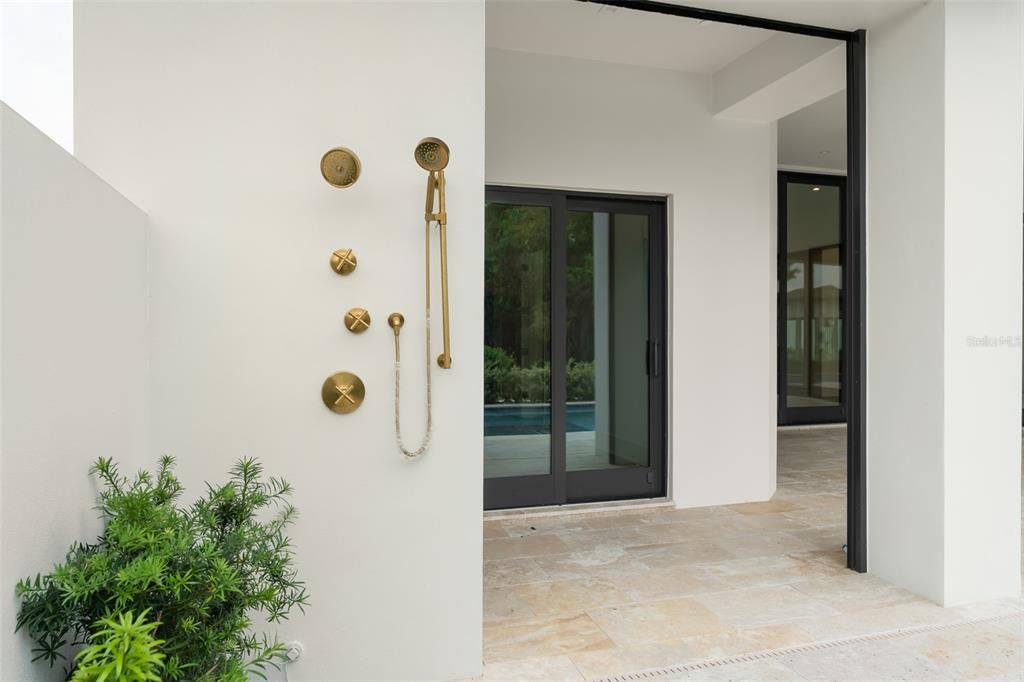 出租: $18,000 (4 贝兹, 4 浴室, 3239 平方英尺)