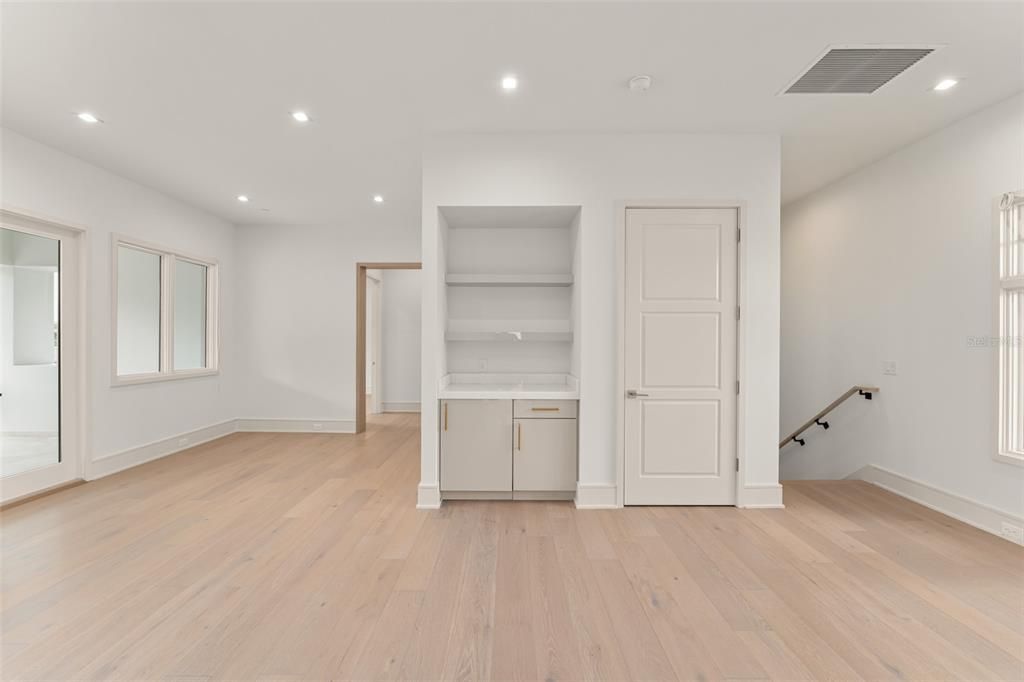 出租: $18,000 (4 贝兹, 4 浴室, 3239 平方英尺)