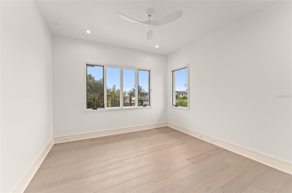 出租: $18,000 (4 贝兹, 4 浴室, 3239 平方英尺)