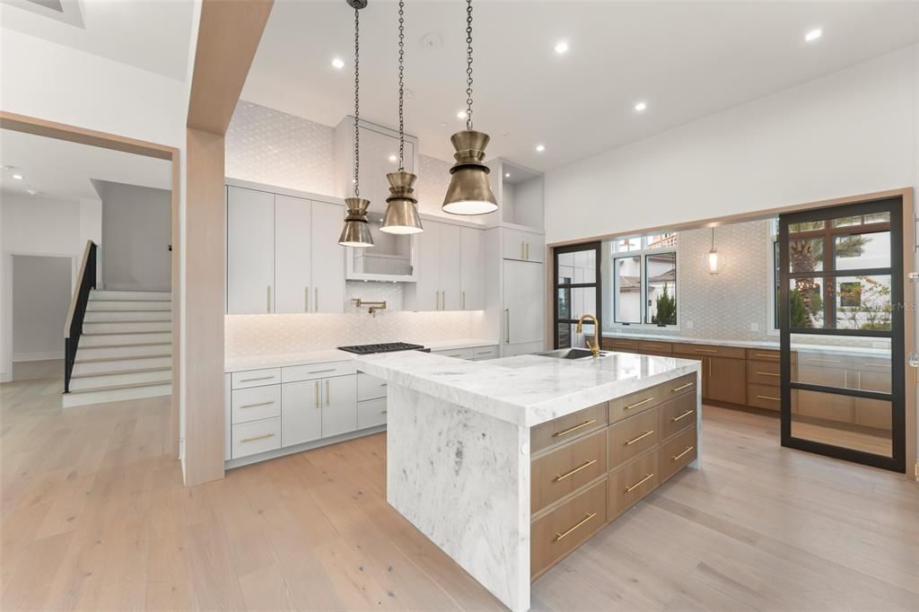 出租: $18,000 (4 贝兹, 4 浴室, 3239 平方英尺)