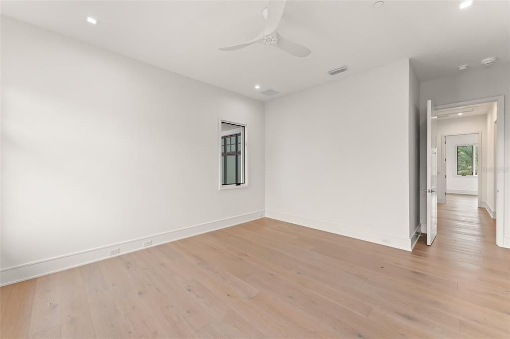 出租: $18,000 (4 贝兹, 4 浴室, 3239 平方英尺)