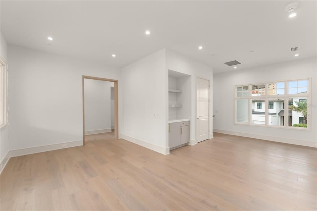 出租: $18,000 (4 贝兹, 4 浴室, 3239 平方英尺)