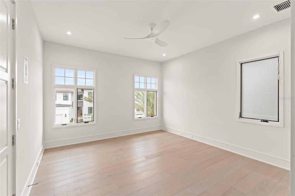 出租: $18,000 (4 贝兹, 4 浴室, 3239 平方英尺)