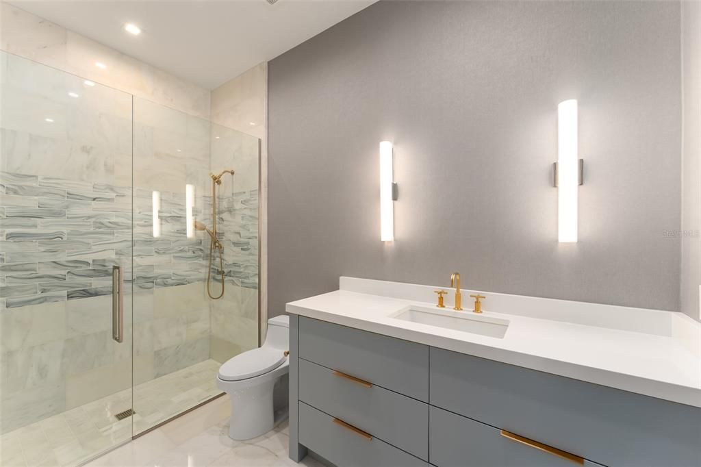 出租: $18,000 (4 贝兹, 4 浴室, 3239 平方英尺)