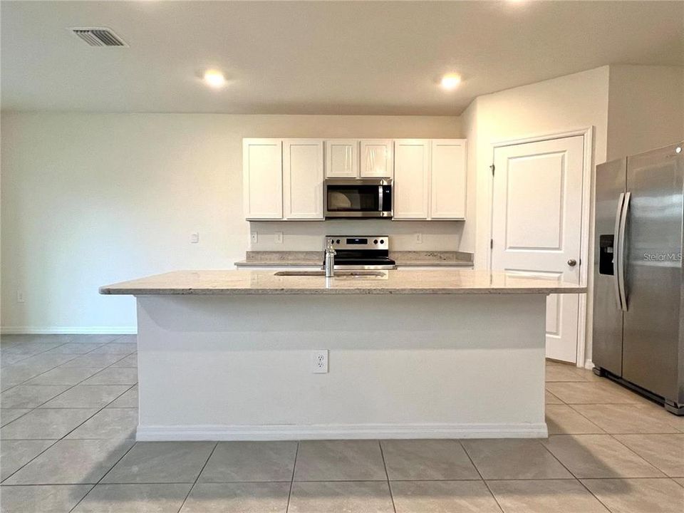 For Rent: $2,950 (5 beds, 3 baths, 2605 Square Feet)