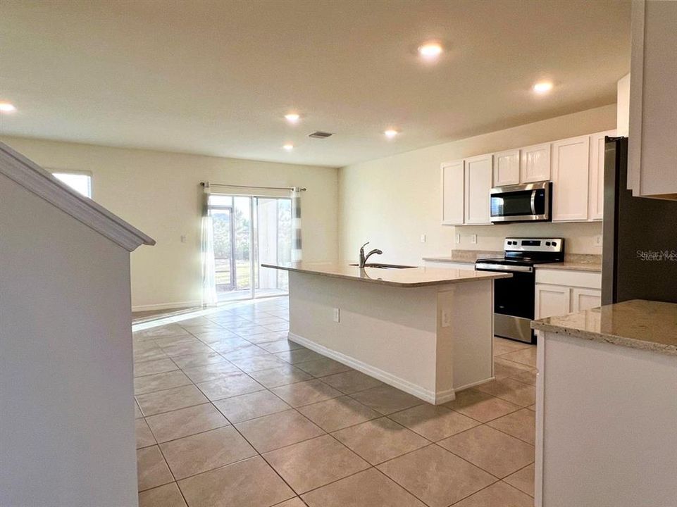 For Rent: $2,950 (5 beds, 3 baths, 2605 Square Feet)