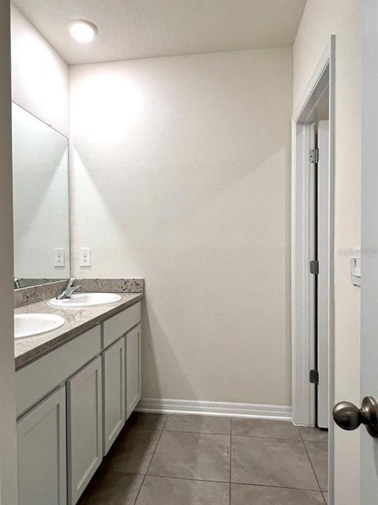 For Rent: $2,950 (5 beds, 3 baths, 2605 Square Feet)