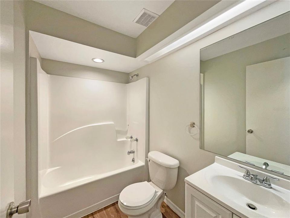 待售: $227,000 (2 贝兹, 2 浴室, 1025 平方英尺)