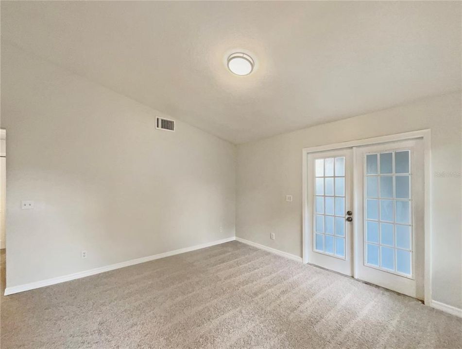 待售: $227,000 (2 贝兹, 2 浴室, 1025 平方英尺)