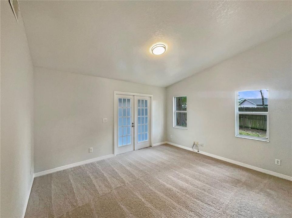 待售: $227,000 (2 贝兹, 2 浴室, 1025 平方英尺)