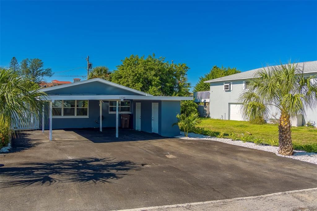 For Rent: $2,200 (2 beds, 1 baths, 676 Square Feet)