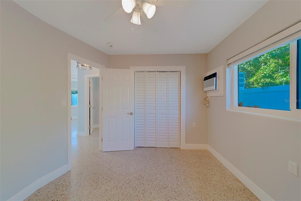 For Rent: $2,200 (2 beds, 1 baths, 676 Square Feet)