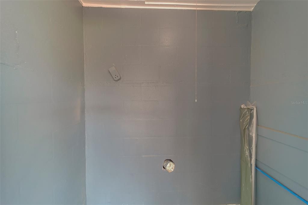 For Rent: $2,200 (2 beds, 1 baths, 676 Square Feet)