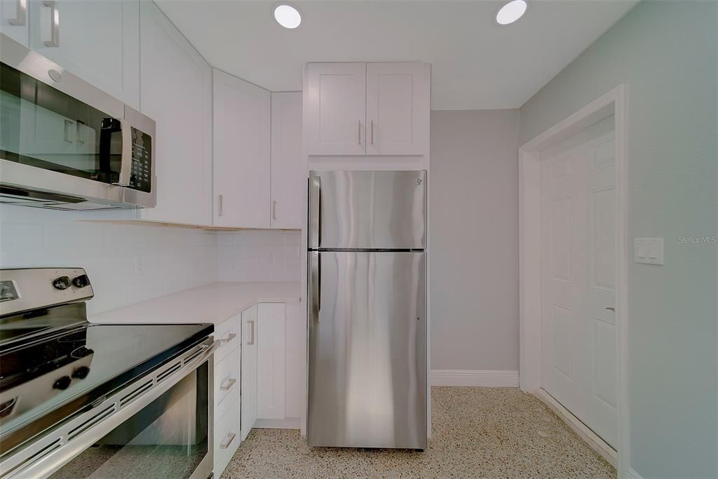 For Rent: $2,200 (2 beds, 1 baths, 676 Square Feet)