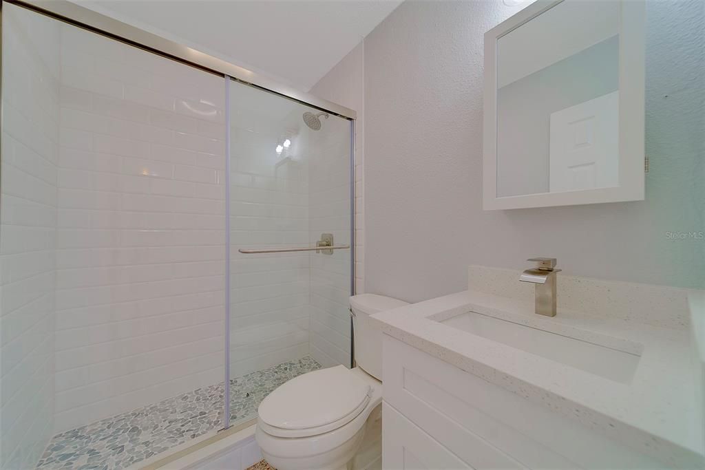 For Rent: $2,200 (2 beds, 1 baths, 676 Square Feet)