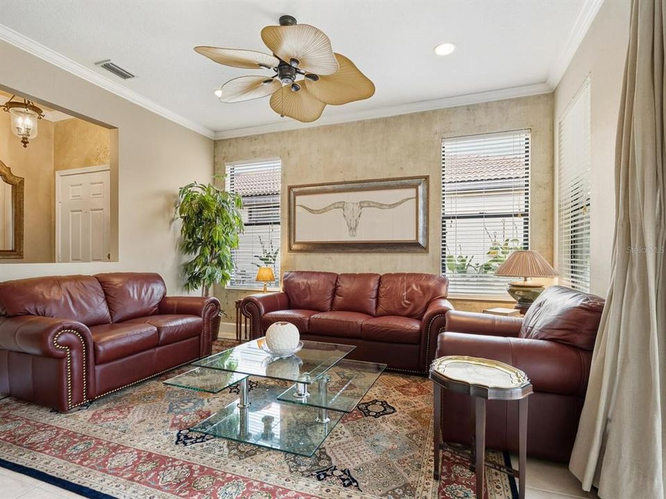 合同活跃: $359,900 (2 贝兹, 2 浴室, 1685 平方英尺)