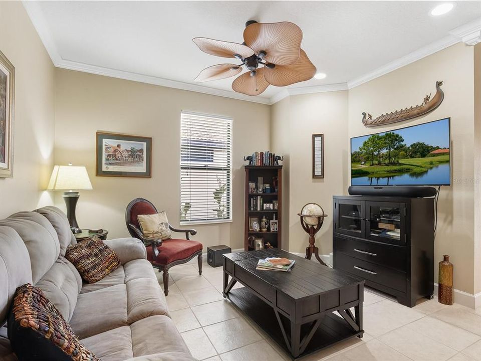 合同活跃: $359,900 (2 贝兹, 2 浴室, 1685 平方英尺)