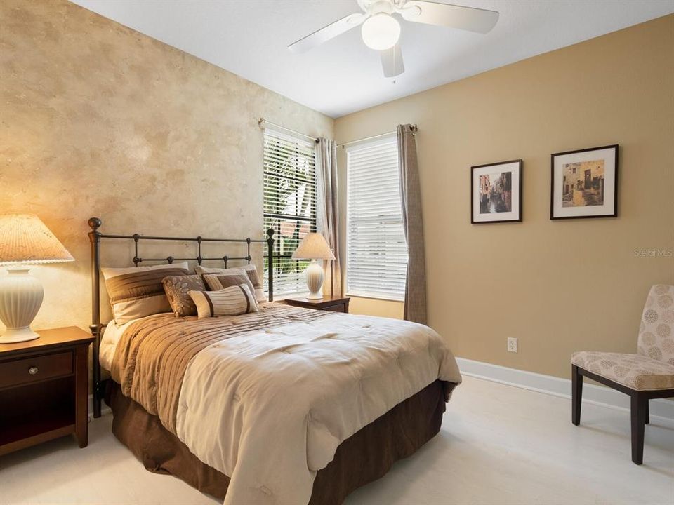 合同活跃: $359,900 (2 贝兹, 2 浴室, 1685 平方英尺)