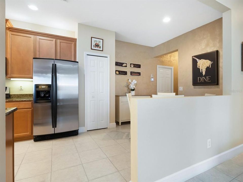 合同活跃: $359,900 (2 贝兹, 2 浴室, 1685 平方英尺)