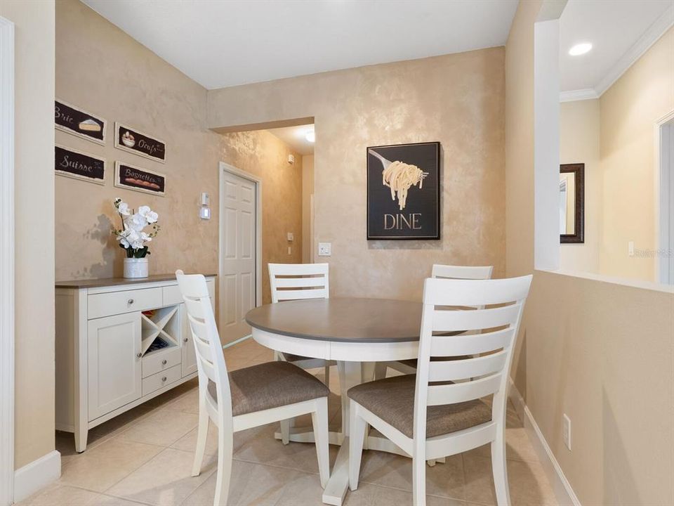 合同活跃: $359,900 (2 贝兹, 2 浴室, 1685 平方英尺)