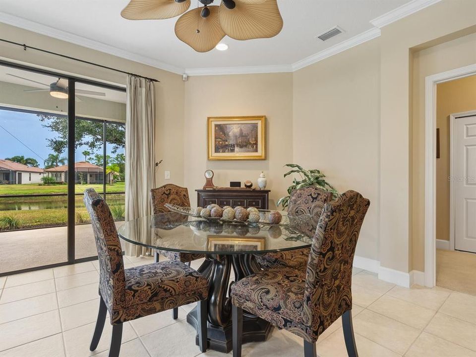 合同活跃: $359,900 (2 贝兹, 2 浴室, 1685 平方英尺)