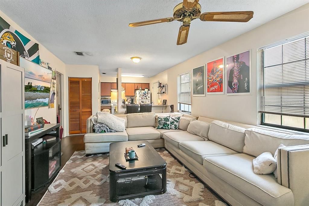 合同活跃: $440,000 (0 贝兹, 0 浴室, 1894 平方英尺)