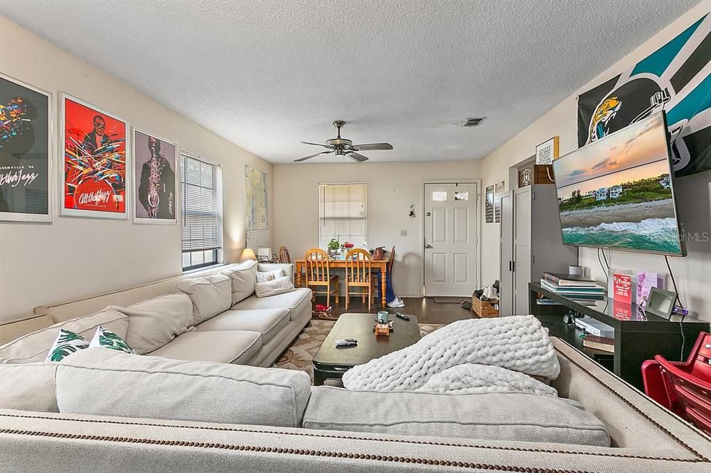 合同活跃: $440,000 (0 贝兹, 0 浴室, 1894 平方英尺)