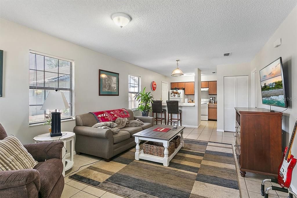 合同活跃: $440,000 (0 贝兹, 0 浴室, 1894 平方英尺)