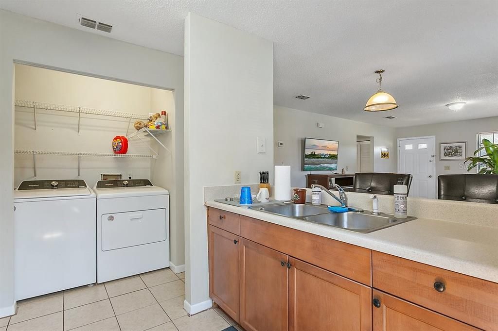 合同活跃: $440,000 (0 贝兹, 0 浴室, 1894 平方英尺)