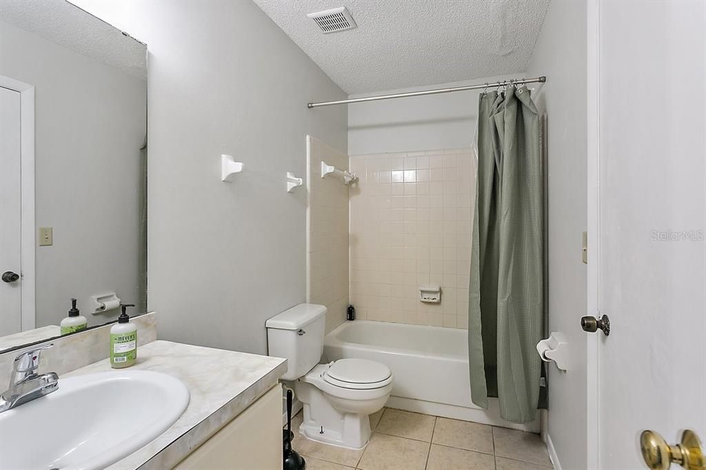 合同活跃: $440,000 (0 贝兹, 0 浴室, 1894 平方英尺)