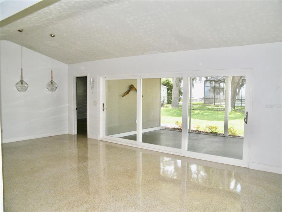 出租: $4,250 (3 贝兹, 3 浴室, 1594 平方英尺)