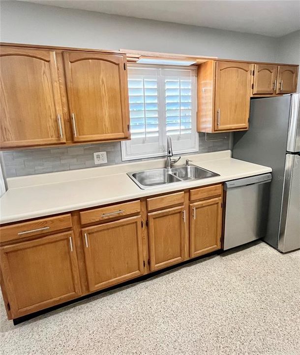 出租: $4,250 (3 贝兹, 3 浴室, 1594 平方英尺)