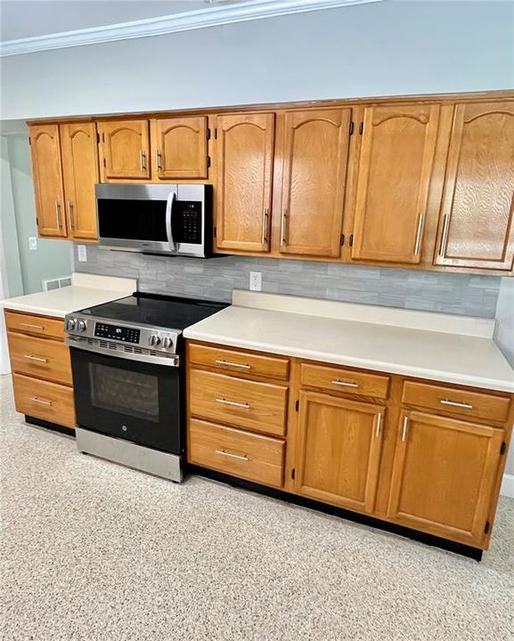 出租: $4,250 (3 贝兹, 3 浴室, 1594 平方英尺)