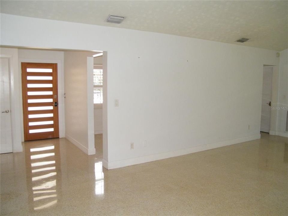 出租: $4,250 (3 贝兹, 3 浴室, 1594 平方英尺)