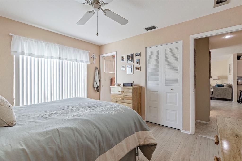 待售: $205,000 (2 贝兹, 2 浴室, 911 平方英尺)