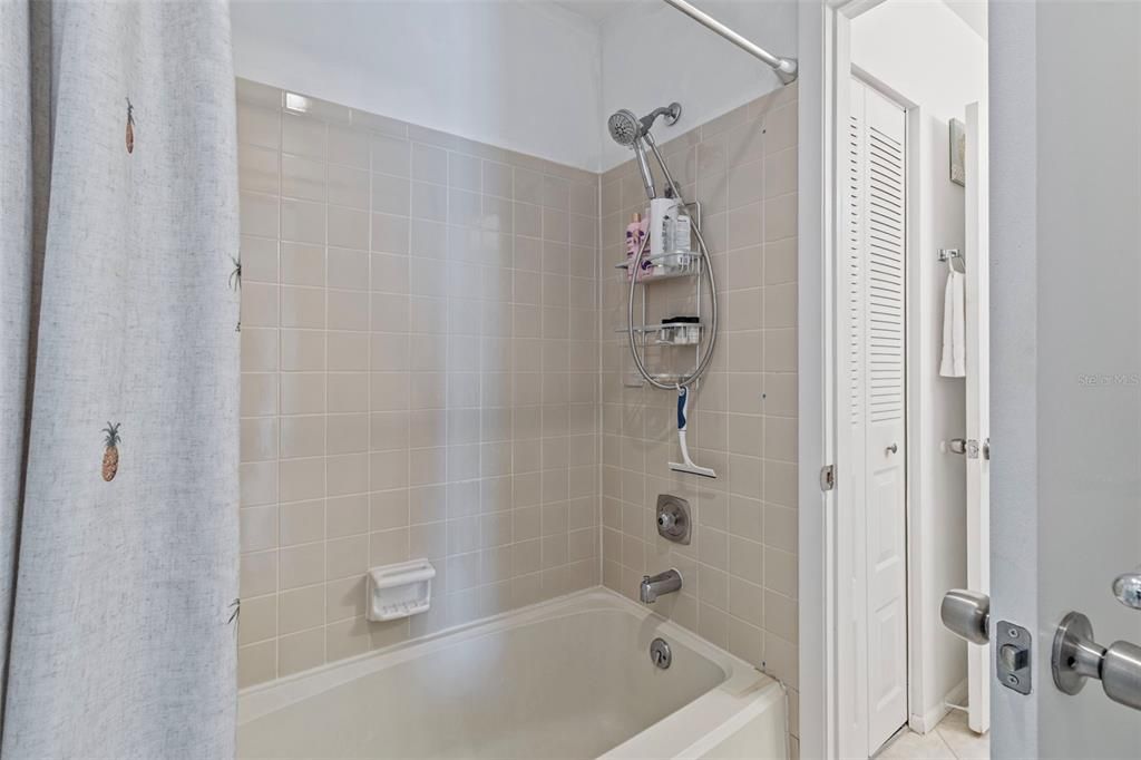 待售: $205,000 (2 贝兹, 2 浴室, 911 平方英尺)