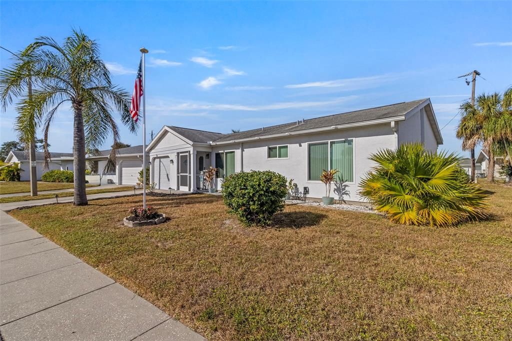 待售: $205,000 (2 贝兹, 2 浴室, 911 平方英尺)