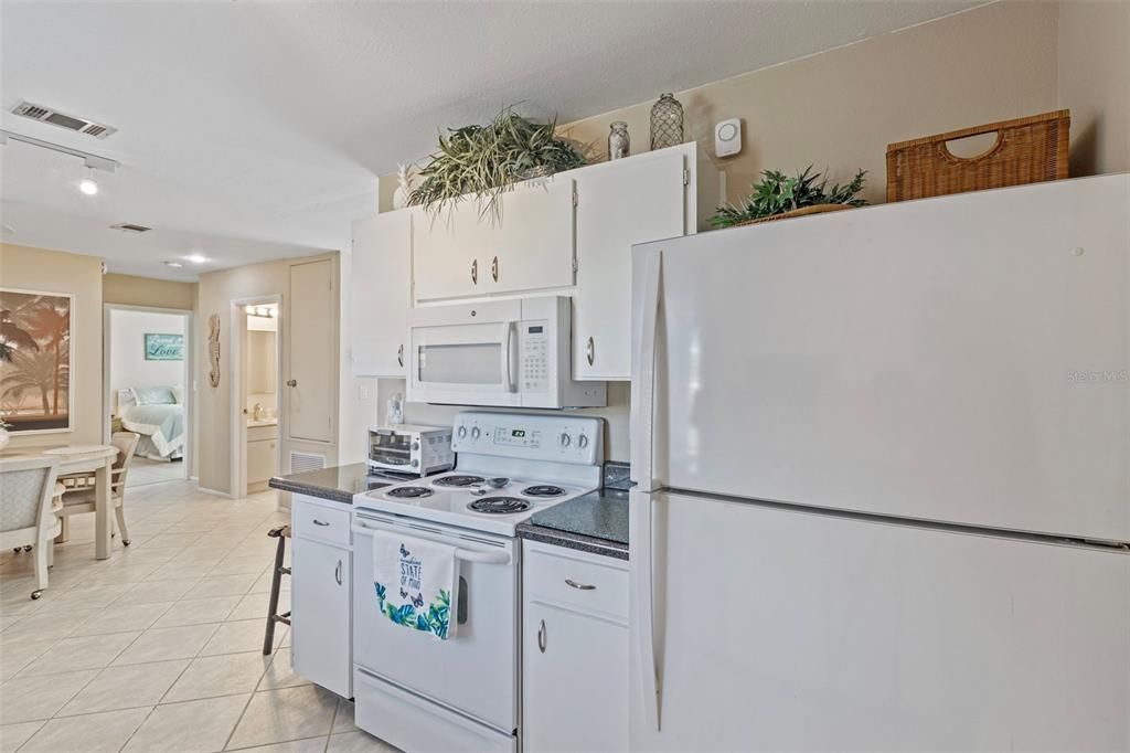 待售: $205,000 (2 贝兹, 2 浴室, 911 平方英尺)