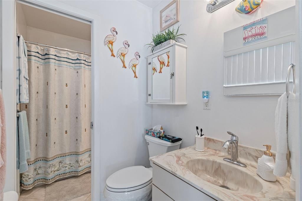 待售: $205,000 (2 贝兹, 2 浴室, 911 平方英尺)