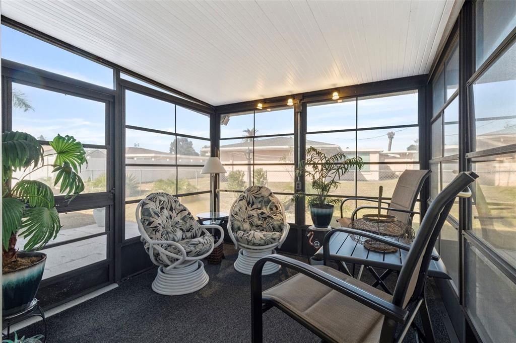 待售: $205,000 (2 贝兹, 2 浴室, 911 平方英尺)