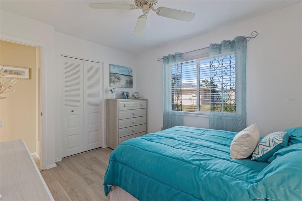 待售: $205,000 (2 贝兹, 2 浴室, 911 平方英尺)