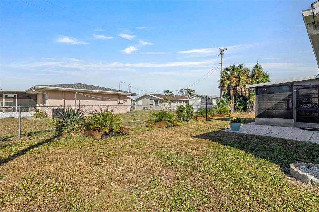 待售: $205,000 (2 贝兹, 2 浴室, 911 平方英尺)