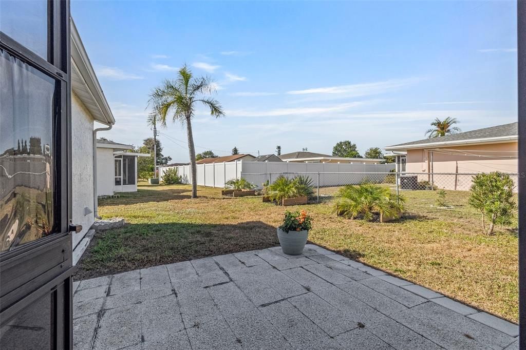 待售: $205,000 (2 贝兹, 2 浴室, 911 平方英尺)