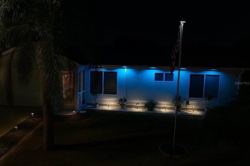 待售: $205,000 (2 贝兹, 2 浴室, 911 平方英尺)