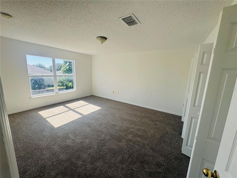 待售: $299,000 (4 贝兹, 2 浴室, 2797 平方英尺)